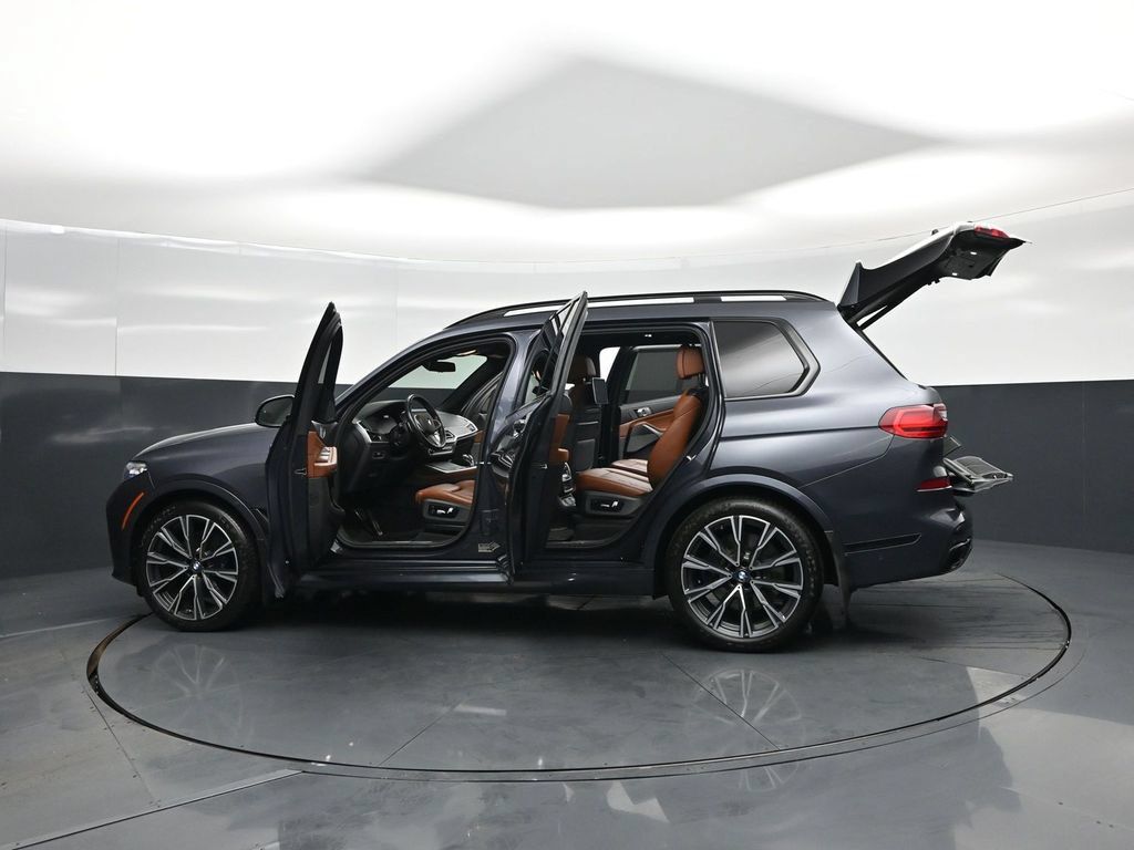 Used 2020 BMW X7 M50i w/ Dynamic Handling Package AWD/4WD image 35