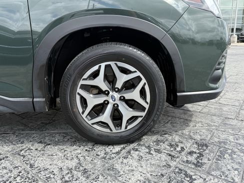 Used 2023 Subaru Forester Premium image 9