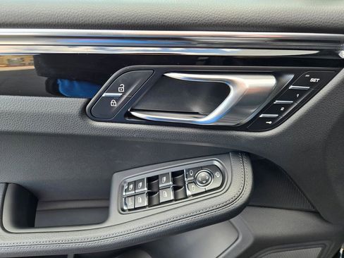 New 2026 Porsche Macan image 21