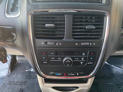 Used 2012 Dodge Grand Caravan Crew image 29