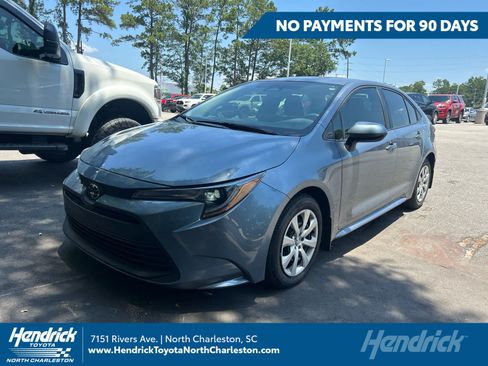 Used 2026 Toyota Corolla LE FWD image 1