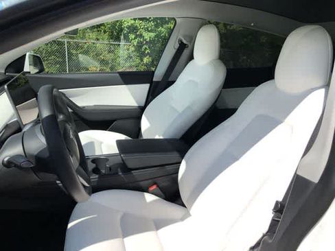 Used 2021 Tesla Model Y Long Range AWD/4WD image 10