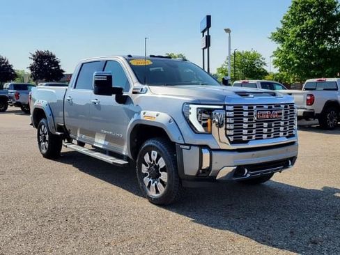 Used 2024 GMC Sierra 3500 Denali w/ Technology Package AWD/4WD image 4