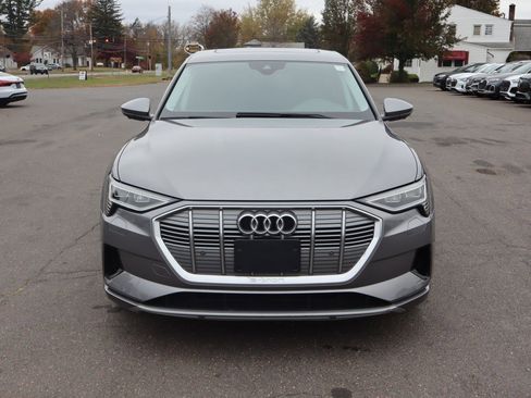 Used 2020 Audi e-tron Premium Plus image 2