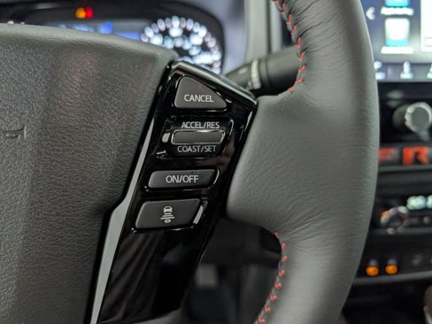 Used 2026 Nissan Frontier PRO-4X w/ Pro-4x Convenience Package image 18