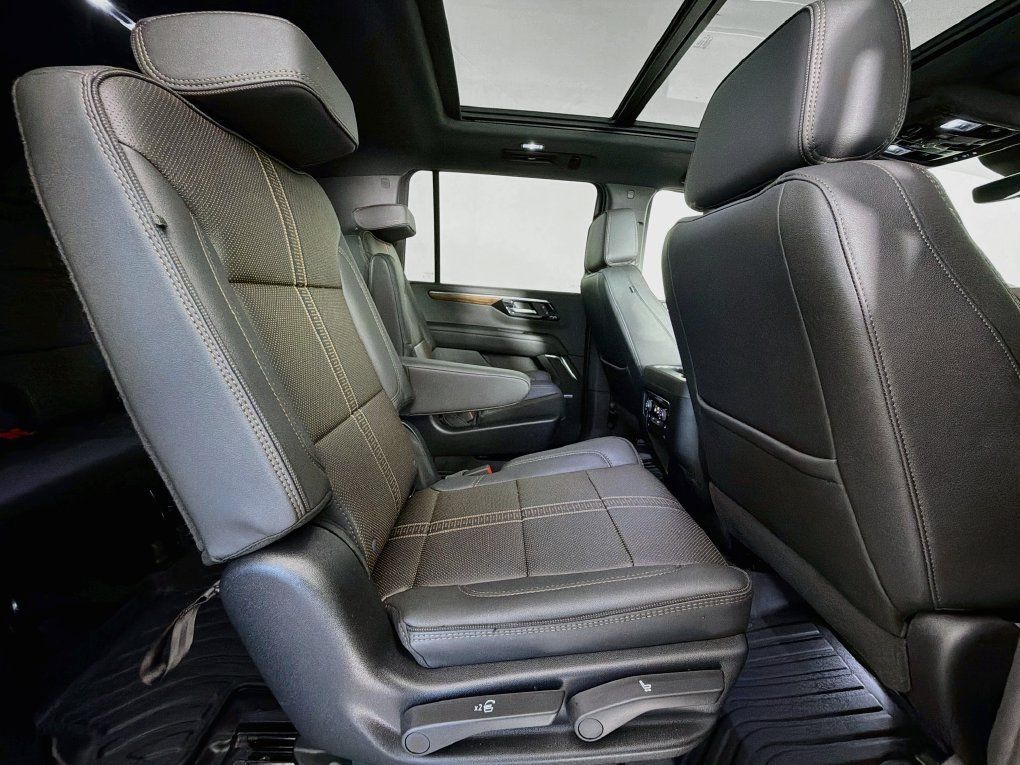 Used 2026 Chevrolet Suburban High Country AWD/4WD image 30