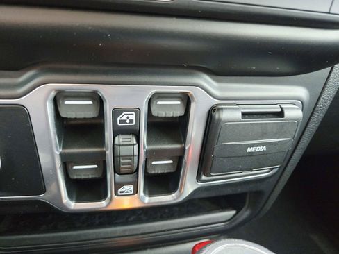 Used 2020 Jeep Wrangler Unlimited Sahara AWD/4WD image 35