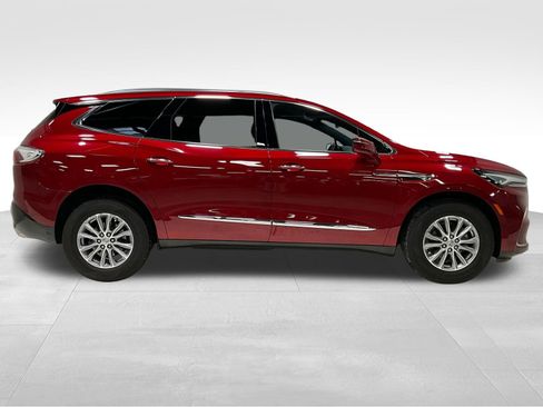 Used 2024 Buick Enclave Essence image 3
