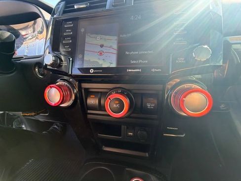 Used 2020 Toyota 4Runner TRD Off-Road Premium AWD/4WD image 18