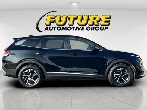 Certified 2025 Kia Sportage LX image 3