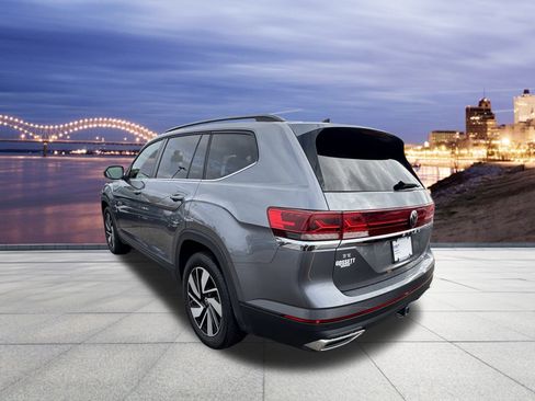 Used 2025 Volkswagen Atlas SE image 3