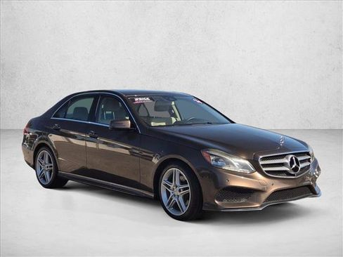 Used 2014 Mercedes-Benz E 350 Sedan image 3