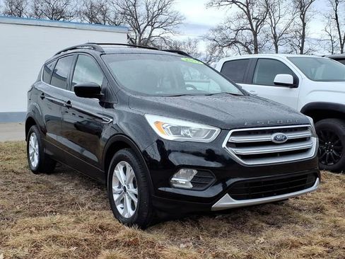 Used 2017 Ford Escape SE w/ Equipment Group 201A image 3