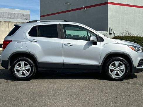 Used 2021 Chevrolet Trax LT image 6