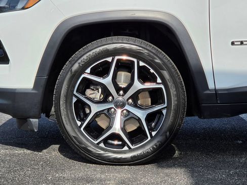 Used 2025 Jeep Compass Limited AWD/4WD image 9