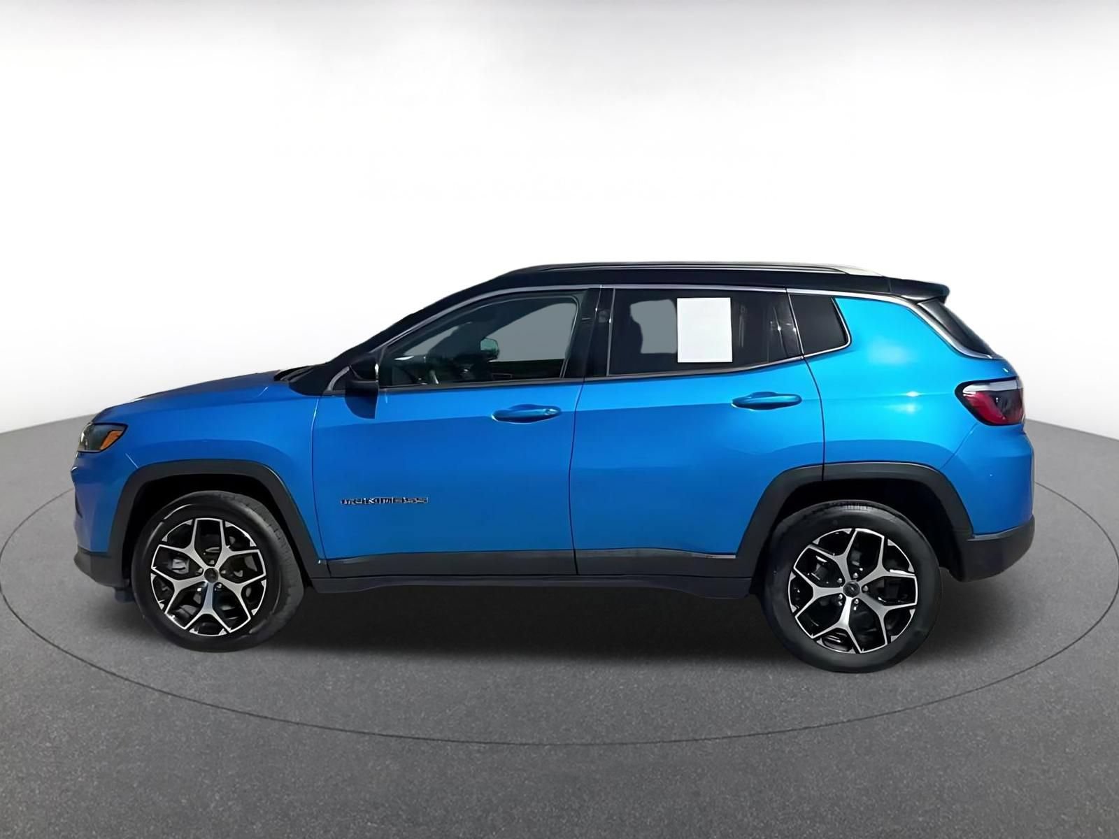 Used 2025 Jeep Compass Limited AWD/4WD image 9