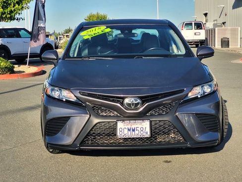 Used 2018 Toyota Camry SE FWD image 2