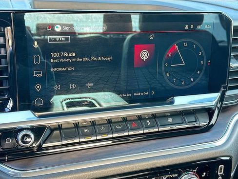 Used 2025 GMC Sierra 1500 SLT image 15