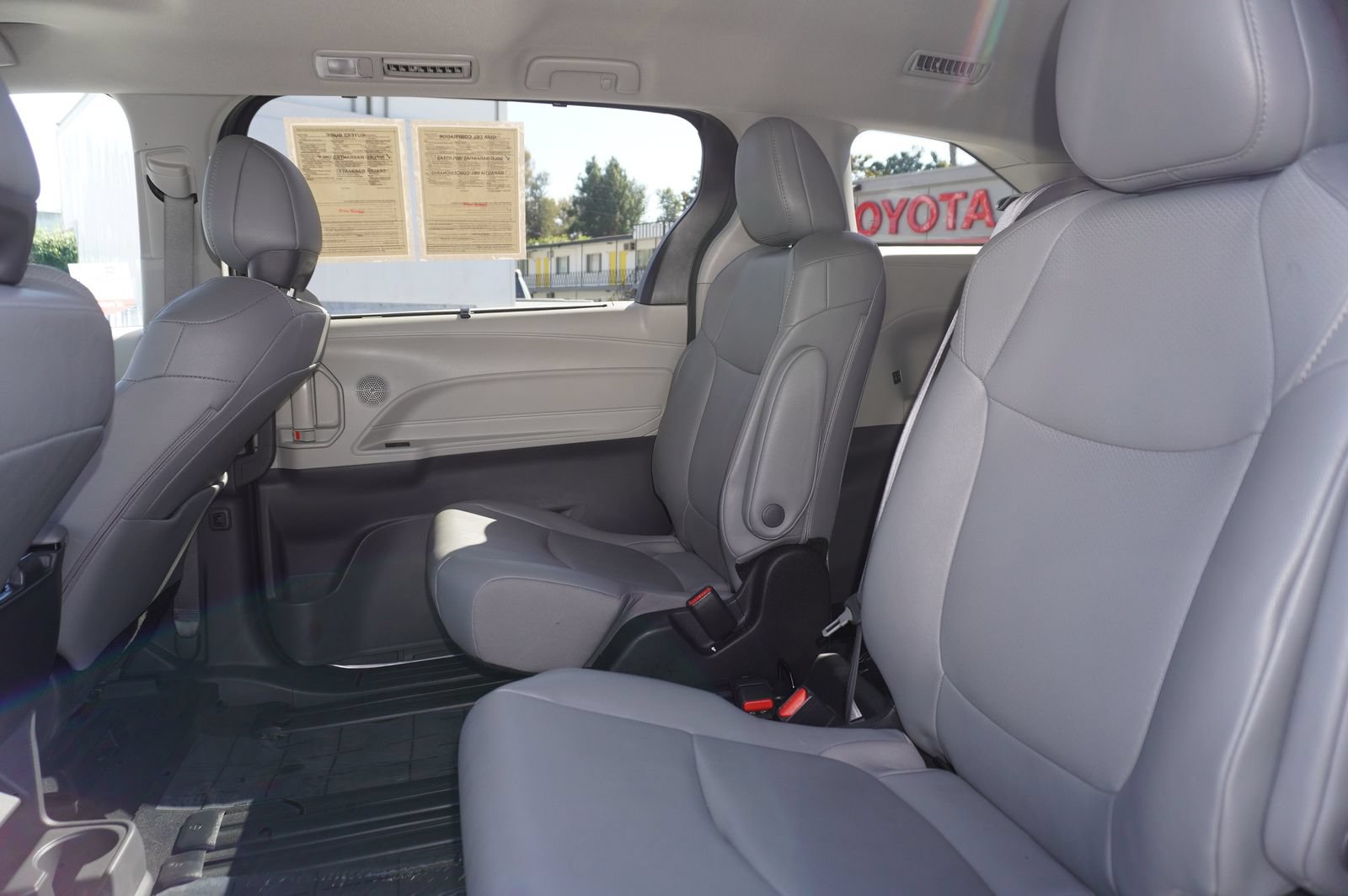 Certified 2023 Toyota Sienna XLE FWD image 12