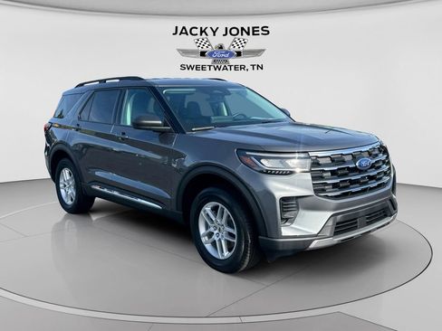 Used 2025 Ford Explorer Active AWD/4WD image 7