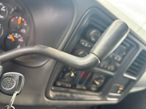 Used 2004 GMC Sierra 3500 SLE AWD/4WD image 19