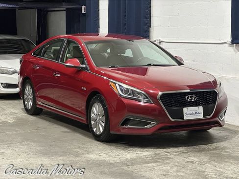 Used 2016 Hyundai Sonata SE FWD image 1