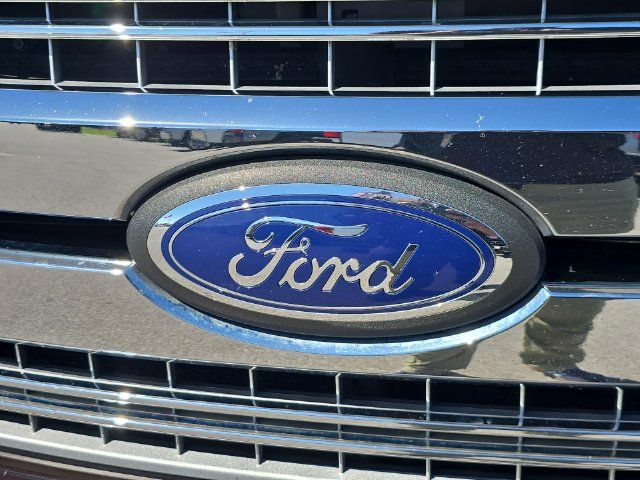 Used 2019 Ford F150 Lariat w/ Equipment Group 502A Luxury AWD/4WD image 32