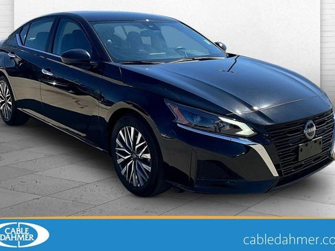 Used 2025 Nissan Altima 2.5 SV image 1