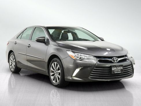 Used 2016 Toyota Camry XLE w/ Moonroof Package FWD image 7