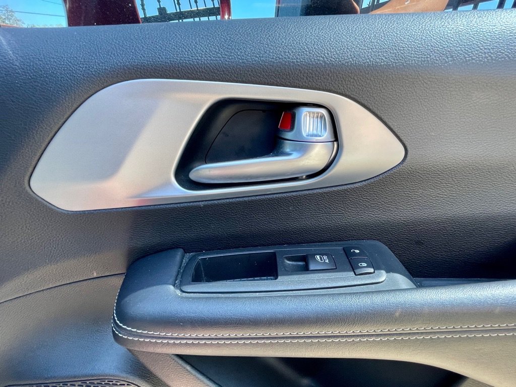 Used 2018 Chrysler Pacifica Touring-L w/ Premium Audio Group FWD image 37
