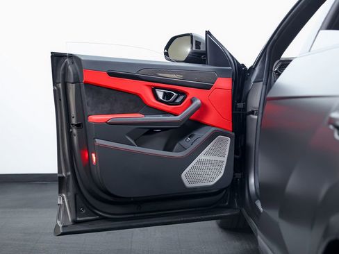 Used 2022 Lamborghini Urus image 16