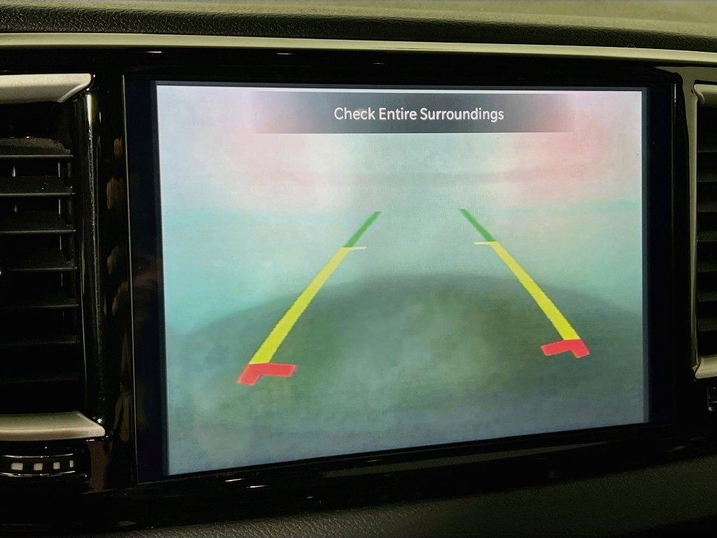 Used 2023 Chrysler Pacifica Touring-L FWD image 12