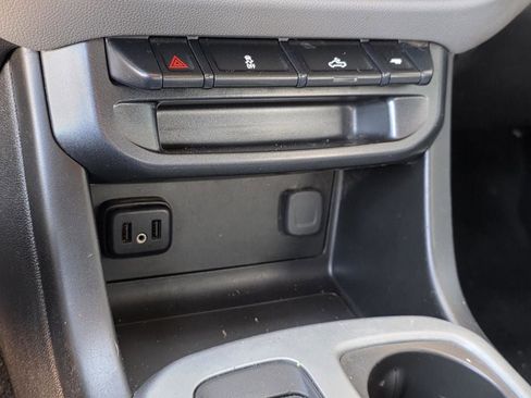Used 2019 Chevrolet Colorado LT w/ LT Convenience Package AWD/4WD image 17