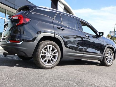 Used 2022 GMC Terrain SLT w/ Infotainment Package II FWD image 8
