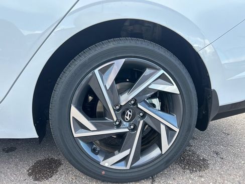 Used 2025 Hyundai Elantra SEL FWD image 28