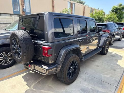 Used 2020 Jeep Wrangler Unlimited Sahara AWD/4WD image 4