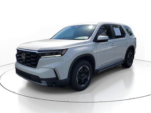 Used 2025 Honda Pilot EX-L image 3