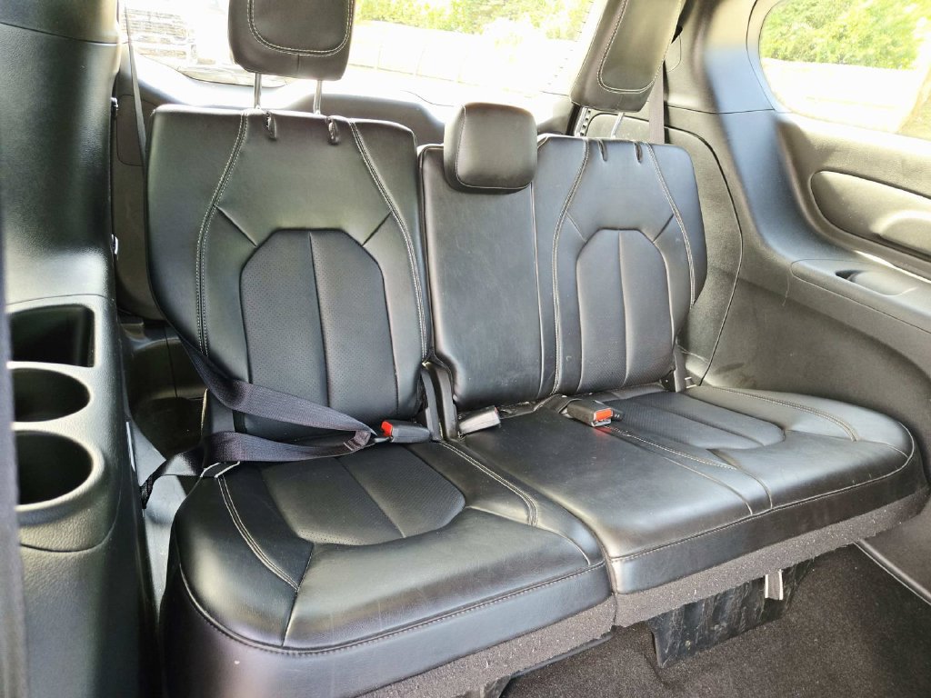 Used 2025 Chrysler Pacifica Select FWD image 15