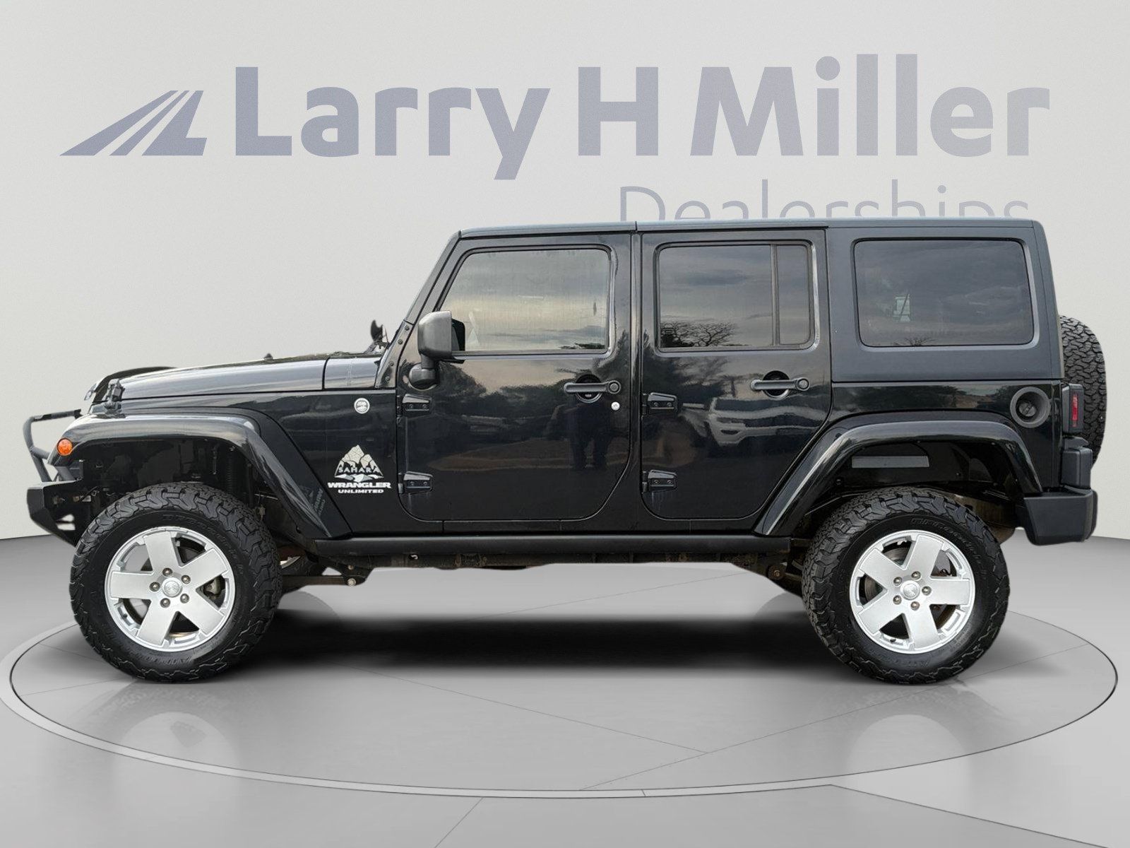 Used 2011 Jeep Wrangler Unlimited Sahara w/ Connectivity Group AWD/4WD image 2