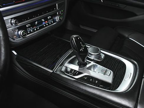 Used 2022 BMW 740i xDrive w/ M Sport Package AWD/4WD image 51