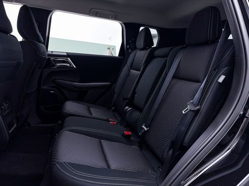 New 2025 Mitsubishi Outlander ES image 25