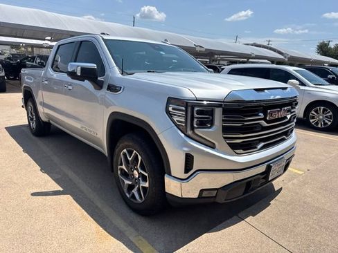 Used 2022 GMC Sierra 1500 SLT w/ SLT Convenience Package AWD/4WD image 2