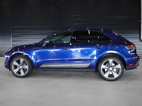 Certified 2025 Porsche Macan T image 2