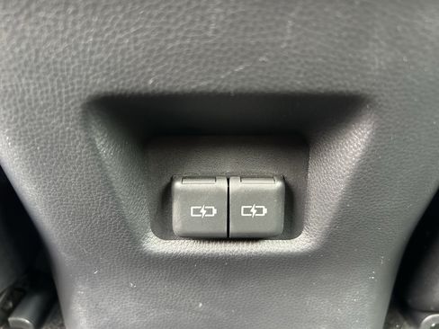 Used 2025 Toyota RAV4 XLE FWD image 19