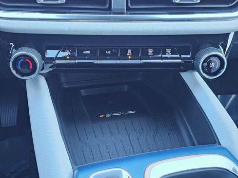 New 2026 Chevrolet Equinox EV LT image 15