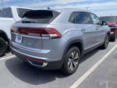 Used 2024 Volkswagen Atlas Cross Sport SE FWD image 5