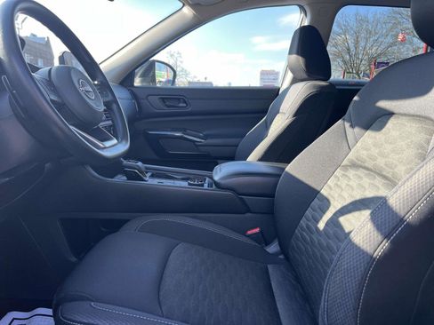Used 2023 Nissan Pathfinder S image 18
