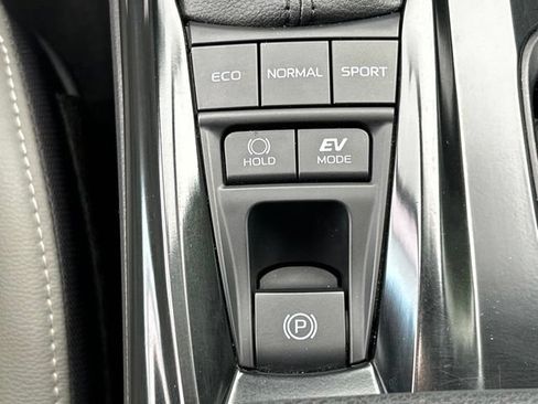 Used 2025 Toyota Camry SE AWD/4WD image 64