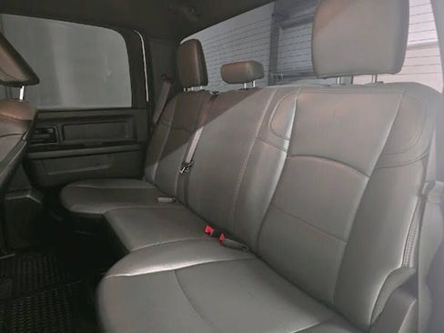 Used 2022 RAM 2500 Tradesman w/ Chrome Appearance Group AWD/4WD image 5