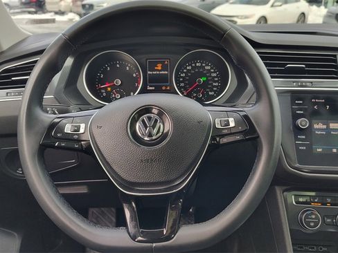 Used 2020 Volkswagen Tiguan SE w/ Panoramic Sunroof Package image 13